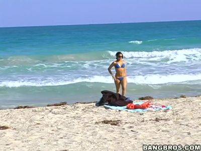 Anna AJ - Livingwithanna - At The Beach With Sexy Ass With Anna Aj - upornia.com